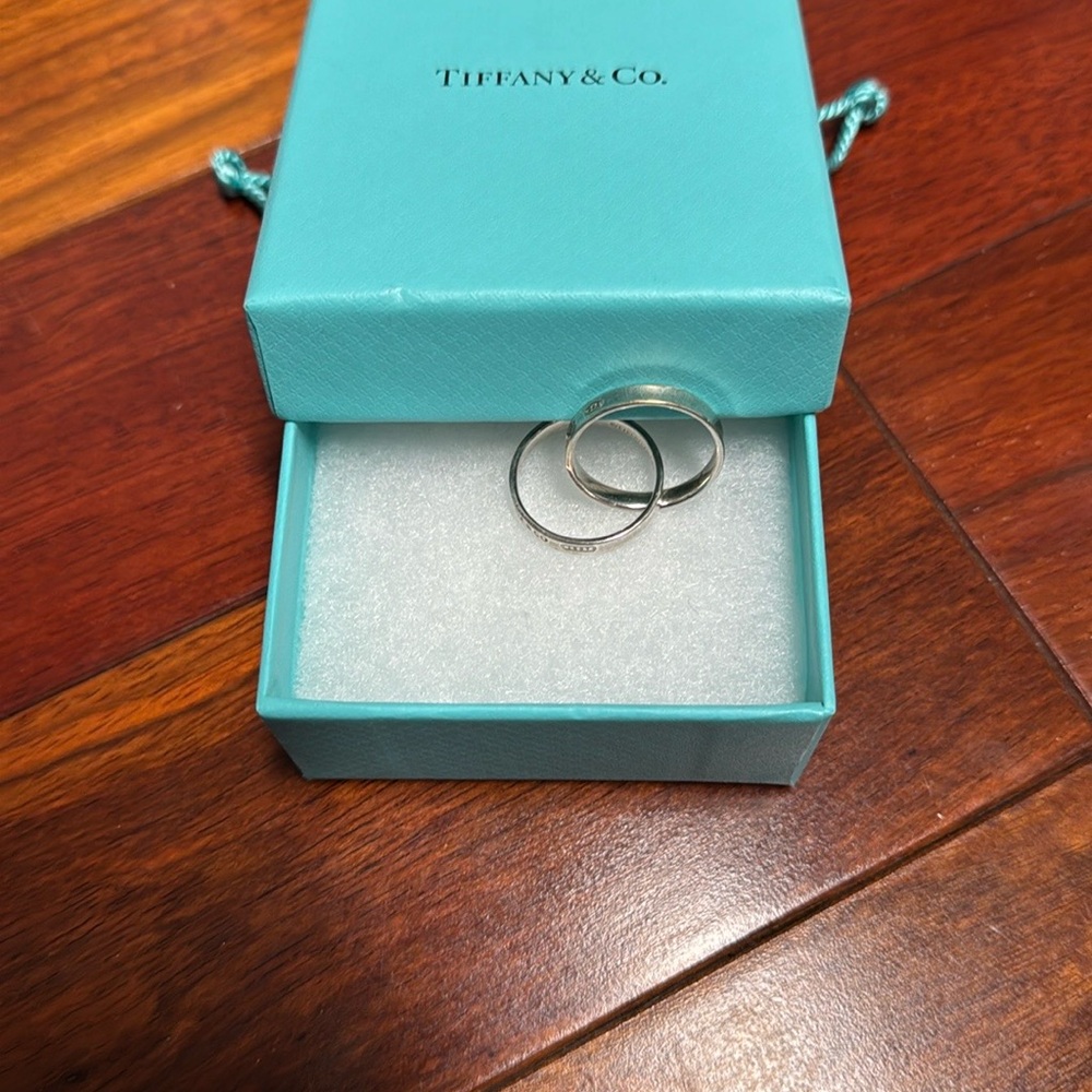 Tiffany & Co. 1837 Interlocking Circle Ring in silver